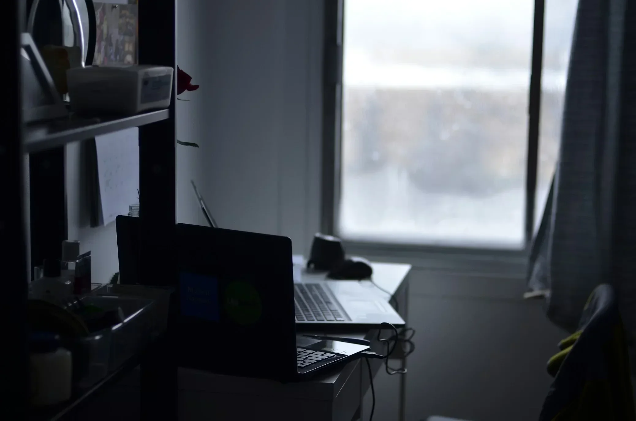 ما الذي يجعل زائر الموقع يشعر أن هناك إنساناً خلف الشاشة؟